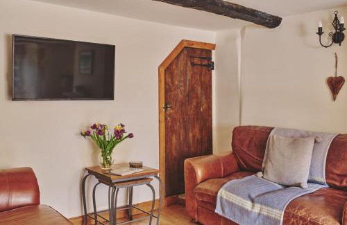Stow-on-the-Wold House | Coniston House - Eco Hot Tub