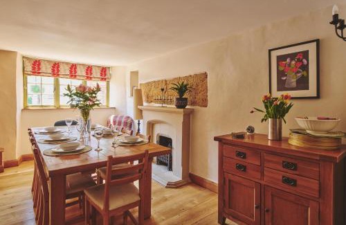 Stow-on-the-Wold House | Coniston House - Eco Hot Tub