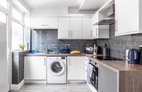 Preston House | Connaught House | Wi-Fi, Parking, Contractors