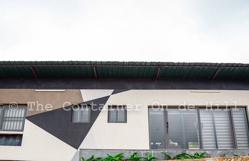 Akropong House | Container Home Retreat