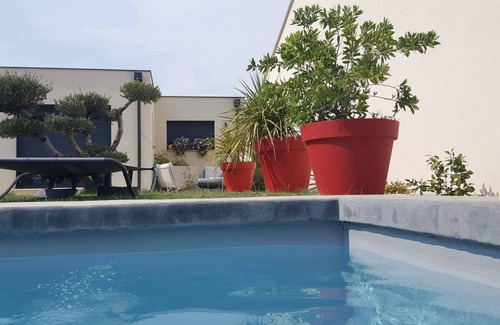 Morieres-les-Avignon Villa | Contemporary villa at the door of the luberon