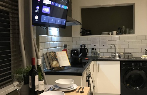 Wigan Apartment | Contemporary 1 bed studio for comfy stay in Wigan