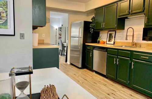 Montgomery Village House | Contemporary 3BR: Large Patio, TVs in Every Room. Heart of Montgomery Village