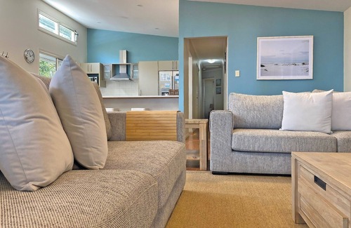 Amity Point House | Contemporary Beach House in waterfront location