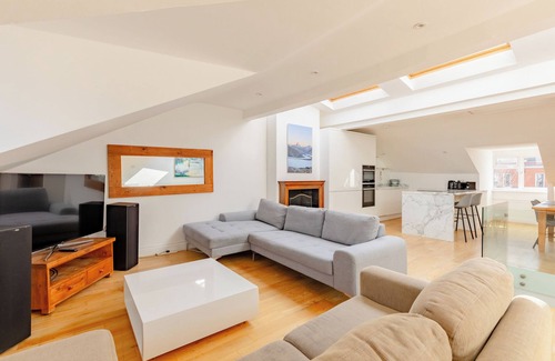 Maida Vale Apartment | Contemporary Chic 3BD Home Near Little Venice