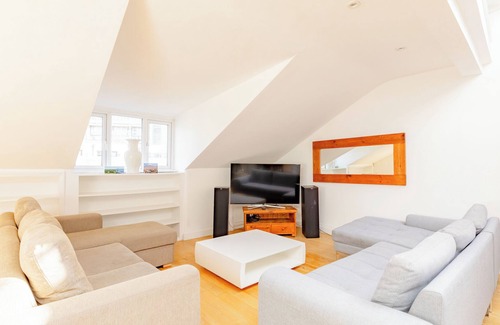 Maida Vale Apartment | Contemporary Chic 3BD Home Near Little Venice