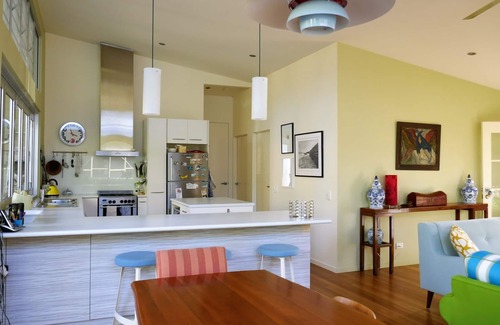 Arrawarra House | Contemporary chic-Ultra modern beach house, 2 mins stroll to beach, pet friendly