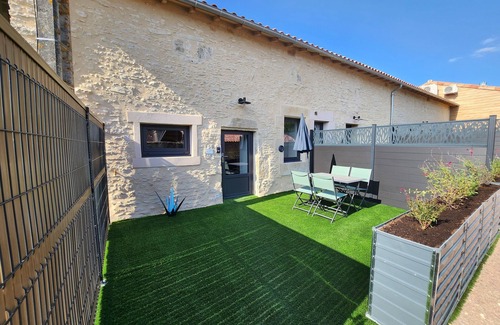 Savigne House | Contemporary gite with pool