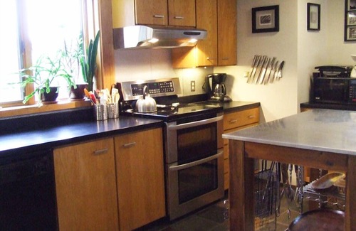 Ithaca Cabin | Contemporary lodge tucked in serene woods, yet minutes to Cornell, IC & downtown