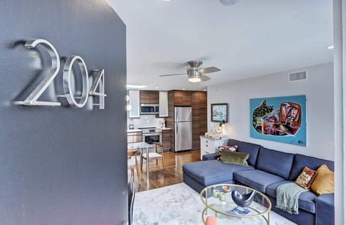Charlotte Condo | Contemporary Myers Park 1BR King Condo | Queens Rd