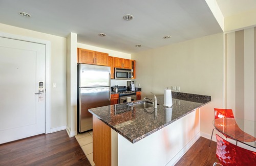 West End Apartment | Contemporary One Bedroom in Historic West End