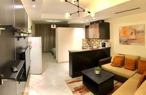Al Swaifyeh Apartment | Contemporary studio 13 mins to downtown - few steps to great food, cafes, shops