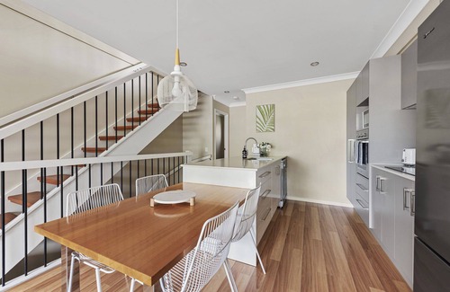Murarrie Apartment | Convenient + Spacious! 3bed/2.5bath/1car~townhouse