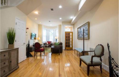 Logan Circle House | Convention Center/Logan Circle Large Cozy House.