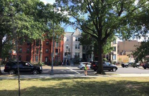 Logan Circle House | Convention Center/Logan Circle Large Cozy House.