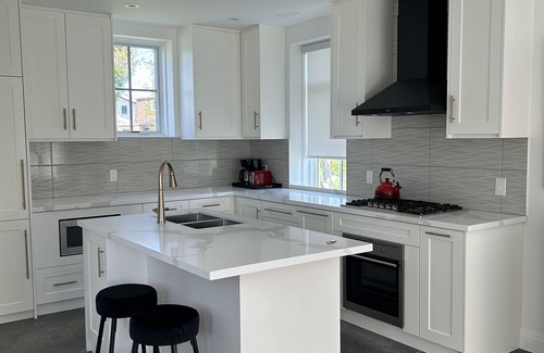 Cobourg Villa | Converted Barn made into a beautiful 2 bedroom retreat overlooking Lake Ontario
