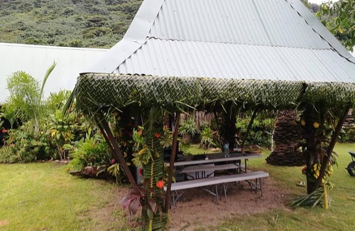 Otumai House | Cook's Bay Beach Bungalow