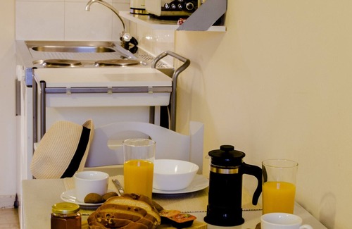 Karvelas Apartment | Cool, calm, complete