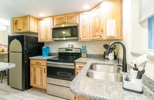 Bellefonte House | COOL CREEK COTTAGE: PSU Spring Creek Waterfront Oasis with Hot Tub