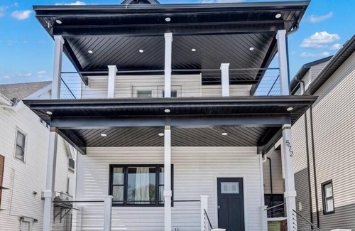 Front Park Apartment | Cool Urban Stay Downtown Loft