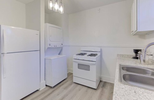 Cooper-Young Historic District Apartment | Cooper Young Charm: Newly Remodeled Retreat