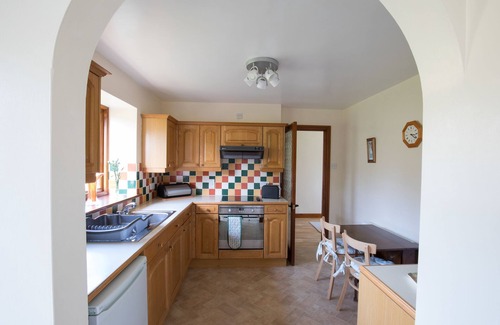 Upper Brailes House | Copperstones, is in quiet idyllic location amid rolling hills in the Cotswolds