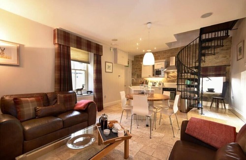 Warkworth Cottage | COQUET COTTAGE (WARKWORTH), pet friendly, with open fire in Warkworth
