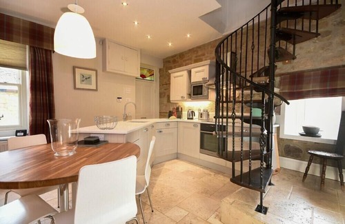 Warkworth Cottage | COQUET COTTAGE (WARKWORTH), pet friendly, with open fire in Warkworth