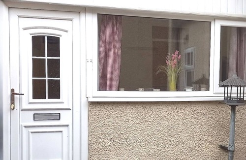 Woodhorn Cottage | Coquet Nest, Cosy 2 Bedroom Apartment Amble town centre