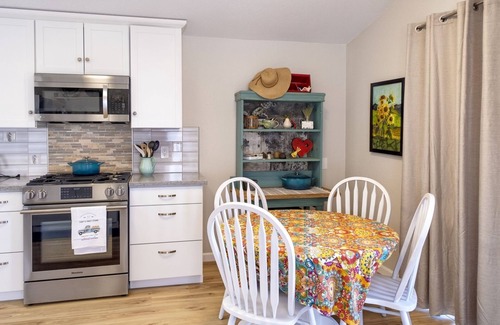 Fort Bragg House | Coracao do Mar has a BRAND NEW hot tub for the perfect coastal getaway!