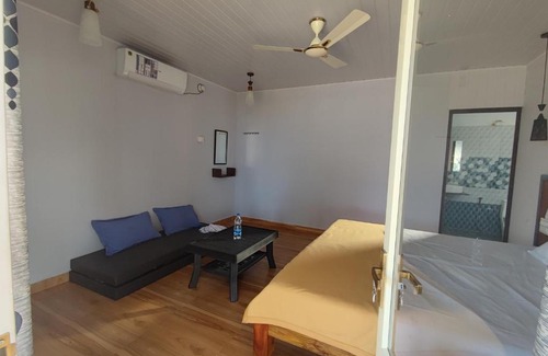 Murudeshwara Bed & Breakfast | Coral Beach Cottage