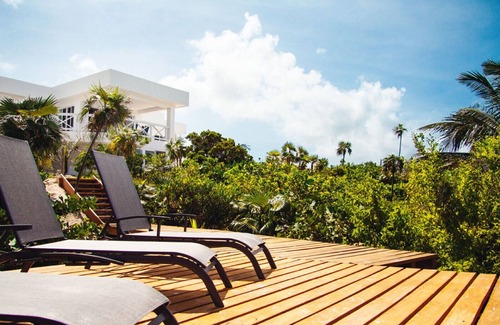 Port Howe Apartment | Coral Beachside - Private Beach Resort