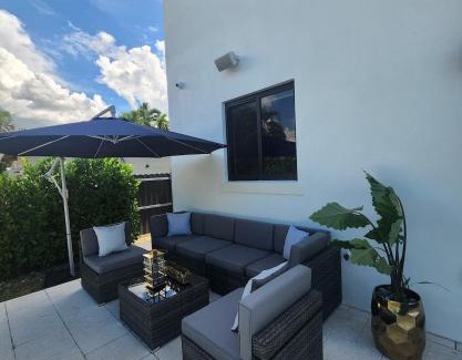 Coral Terrace Villa | Coral gabble modern mansion with pool