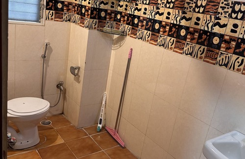 Pune Apartment | Coral : Private Studio near Osho in Koregaon Park. WiFi Smart Tv Kitchenette