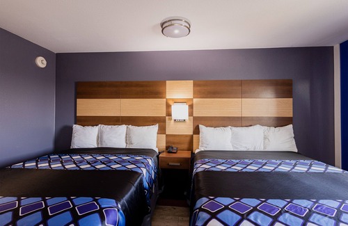 Inver Grove Heights Hotel | Coratel IGH- 2 Queen Suite with Kitchenette NS Oversized