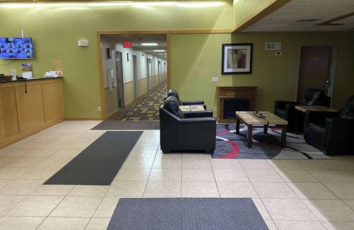 River Falls Hotel | Coratel Inn and Suites By Jasper Riverfalls - Standard 1 King Bed Non Smoking