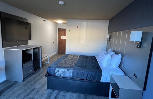 Eagan Hotel | Coratel Inn and Suites By Jasper Eagan - Standard 1 King Bed Non Smoking