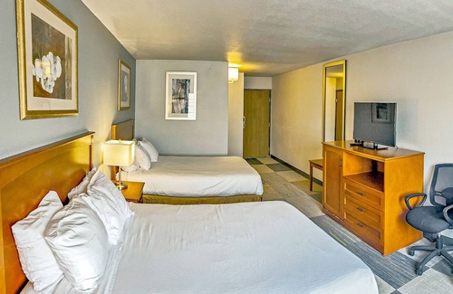 Fairfield Hotel | Coratel Inn by Jasper Iowa Fairfield - Deluxe 2 Queen Bed Non Smoking