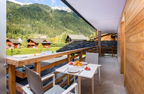 Chamonix-Mont-Blanc Apartment | Cordée 112 Chamonix: Luxury Apartment with Stunning Views, Heated Pool, and Spa