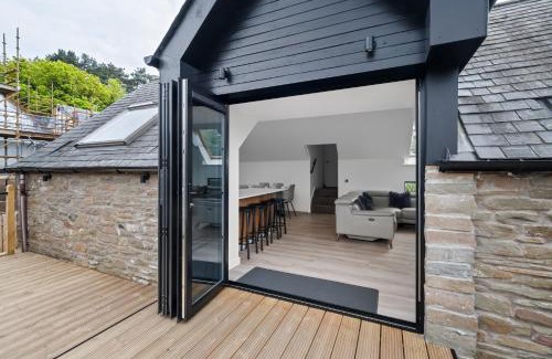 Douglas and Angus Apartment | CORN FLOUR LODGE at PITKERRO MILL, 3 double bedrooms with TVs, 1 en-suite, 2 further bathrooms, fully equipped kitchen, large family dining area, FREE parking and WiFi, HOT TUB, private garden, short mid and longterm stays available with HONEYCOMB HOSTS