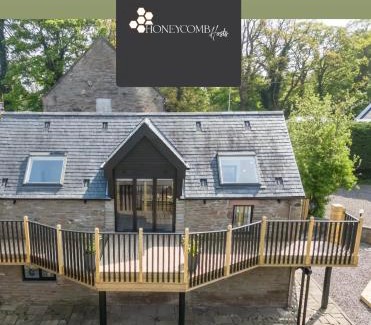 Douglas and Angus Apartment | CORN FLOUR LODGE at PITKERRO MILL, 3 double bedrooms with TVs, 1 en-suite, 2 further bathrooms, fully equipped kitchen, large family dining area, FREE parking and WiFi, HOT TUB, private garden, short mid and longterm stays available with HONEYCOMB HOSTS