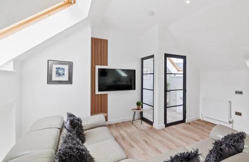 Douglas and Angus Apartment | CORN FLOUR LODGE at PITKERRO MILL, 3 double bedrooms with TVs, 1 en-suite, 2 further bathrooms, fully equipped kitchen, large family dining area, FREE parking and WiFi, HOT TUB, private garden, short mid and longterm stays available with HONEYCOMB HOSTS