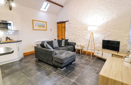 Talybont Cottage | CORNEL GLYD, pet friendly, luxury holiday cottage in Talybont