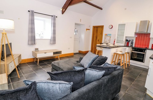 Talybont Cottage | CORNEL GLYD, pet friendly, luxury holiday cottage in Talybont