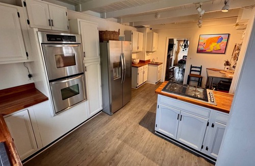 Bayville Cottage | Cornell Lane Cottage: Oceanfront Retreat with Private Dock & Stunning Linekin Bay Views