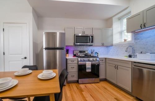 Corn Hill Apartment | Cornhill 2bdrm-highfallequippedkitchenwi-fi