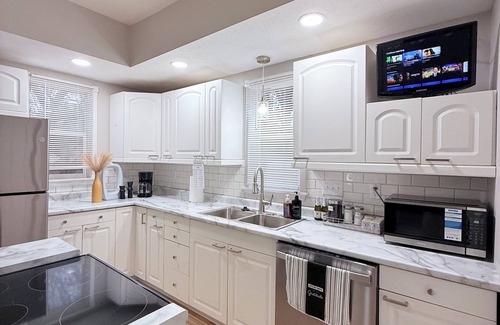 Lincoln House | Cornhusker Stadium Lodge