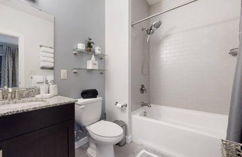 Malden Apartment | Corporate King and Queen Near Train # 304