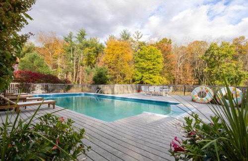Saugerties House | Cortland by AvantStay Charming Heritage Estate w Private Lake Pool