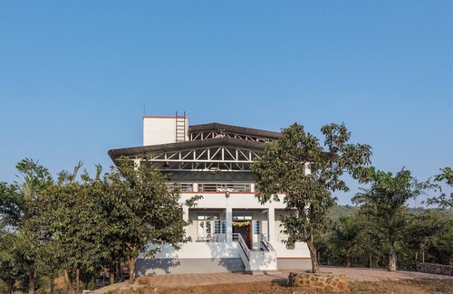 Ambavna Villa | CosmicStays Ekantam - Mountain View Villa near Pune